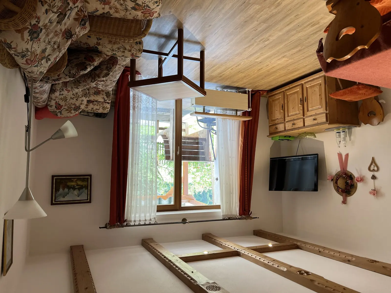 Höllental: Wohn-Esszimmer mit Terrassenzugang